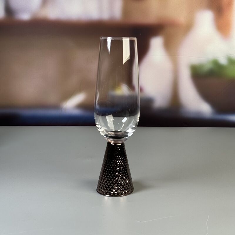 calidad Arte moderno Conjunto de vidrio de vino de base de diamante de plata electroplacado único Hecho a mano para experiencias gastronómicas de lujo en restaurantes bares y eventos fábrica