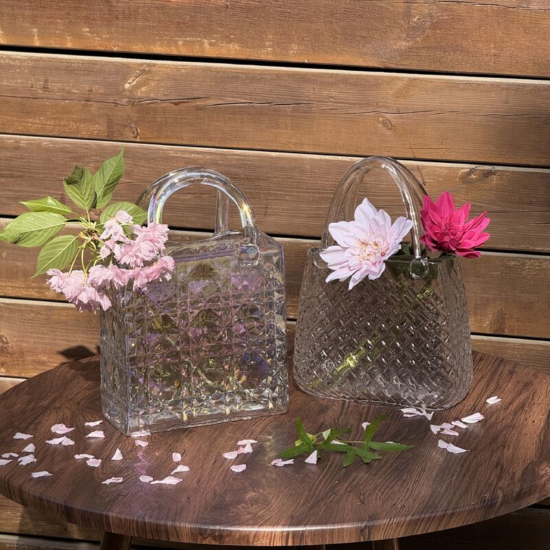 calidad Hand-Blown Diamond Pattern Glass Handbag Vase - Versatile Decorative Centerpiece for Home & Wedding Decor fábrica