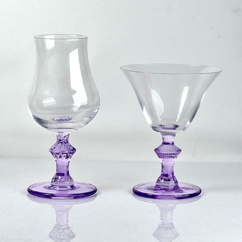 calidad 4‑Pack Vintage Purple Stem Wine Glasses, Assorted Shapes Clear Cup with Decorative Purple Stem, Handblown Glass Goblets for Wedding Party Home Tabletop Decoration fábrica