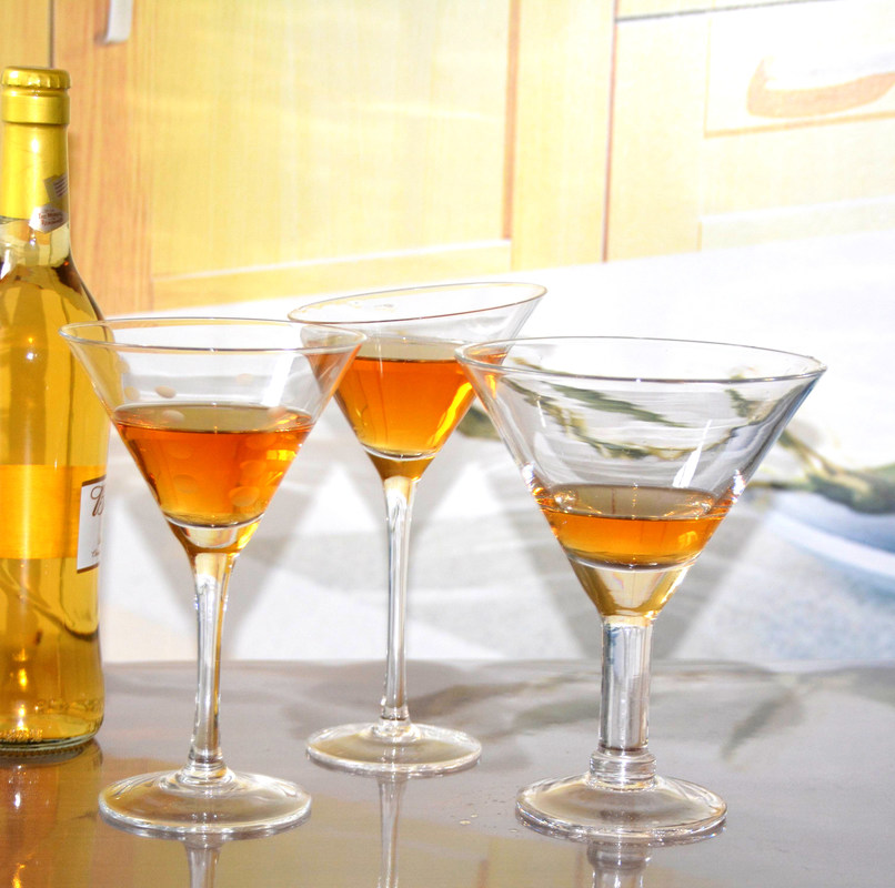 calidad Con una personalización única, vasos de cóctel de cristal de tallo grueso. fábrica