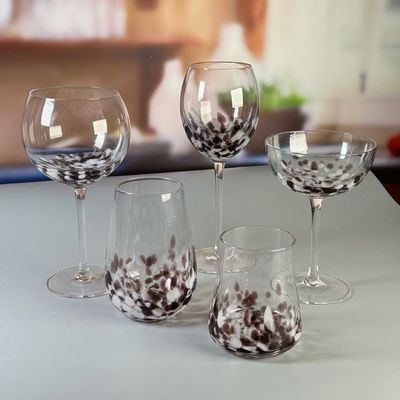 calidad Marrón personalizado soplado a mano Confetti medio libre de plomo cristal de vidrio de vino Set copa elegante y duradera elección para el servicio de bebidas fábrica