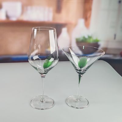 calidad 530ml Volumen personalizado con soplo de mano Vidrio de vino tinto claro Vidrio Martini Adecuado para fiestas Muestra elegante duradera Dentro de 7 días fábrica