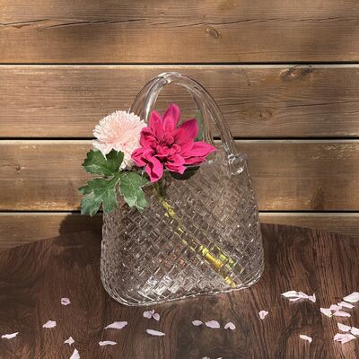 calidad Hand-Blown Diamond Pattern Glass Handbag Vase - Versatile Decorative Centerpiece for Home & Wedding Decor fábrica