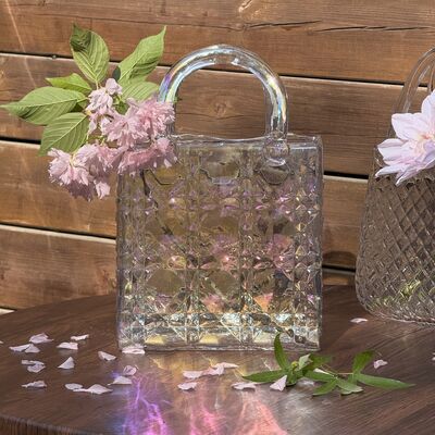 calidad Hand-Blown Diamond Pattern Glass Handbag Vase - Versatile Decorative Centerpiece for Home & Wedding Decor fábrica
