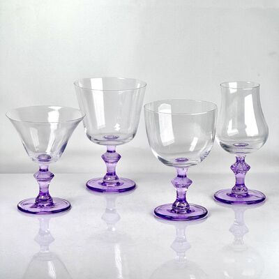 calidad 4‑Pack Vintage Purple Stem Wine Glasses, Assorted Shapes Clear Cup with Decorative Purple Stem, Handblown Glass Goblets for Wedding Party Home Tabletop Decoration fábrica
