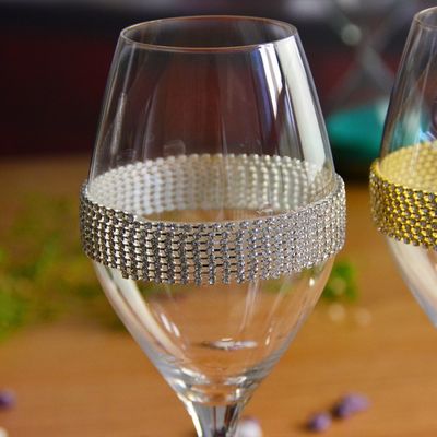 calidad Vidrio de vino de cristal decorado con diamantes como regalo de aniversario fábrica