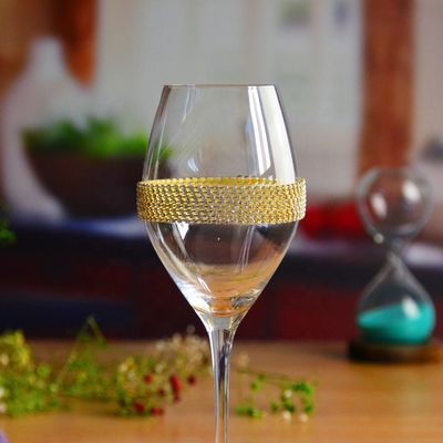 calidad Vidrio de vino de cristal decorado con diamantes como regalo de aniversario fábrica