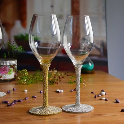 calidad Vidrio de vino de cristal decorado con diamantes como regalo de aniversario fábrica