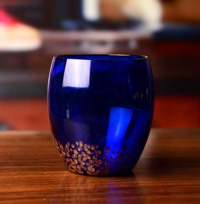 calidad Vaso de vino de cristal con puntos dorados de roca azul soplado a mano fábrica