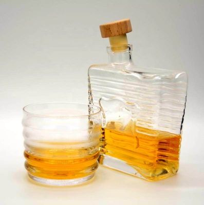 calidad Anti-deslizamiento Vidrio de whisky hecho a mano con patrón de onda fábrica