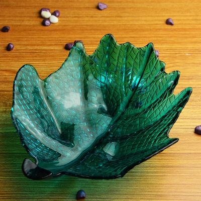 calidad Placas de carga decorativas únicas de hoja de arce para merienda fábrica