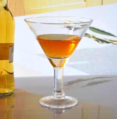 calidad Con una personalización única, vasos de cóctel de cristal de tallo grueso. fábrica