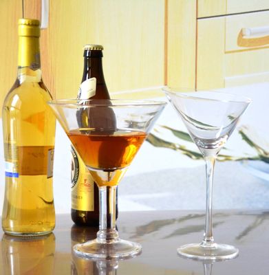 calidad Con una personalización única, vasos de cóctel de cristal de tallo grueso. fábrica