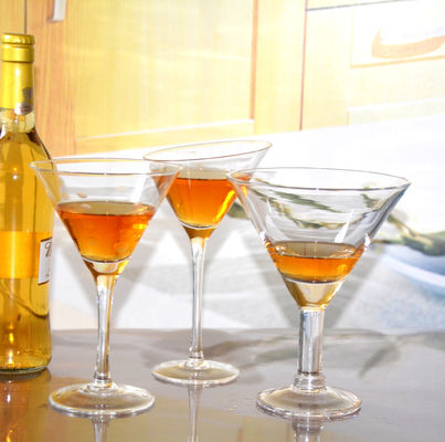 calidad Con una personalización única, vasos de cóctel de cristal de tallo grueso. fábrica