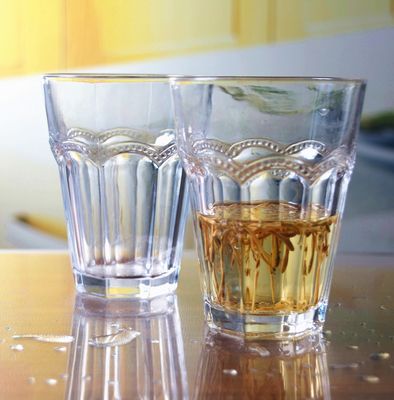 calidad Tumba de vidrio de 10 oz sin tallo con tangente múltiple en relieve fábrica