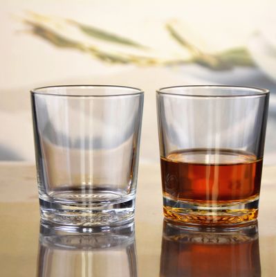 calidad Vaso de bebidas de granel Concise Tumbler con patrón de flores en relieve doble copa de vidrio de moda antigua fábrica