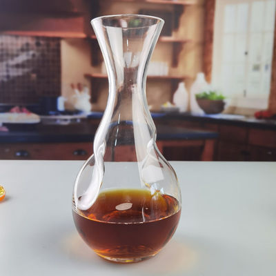 calidad Decanter de vino de cristal aerado de 750 ml SGS con diseño giratorio retorcido fábrica