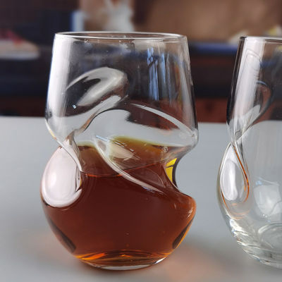 calidad Vidrieras de vino tinto de cristal giratorio torcido 250 ml sin tallo fábrica