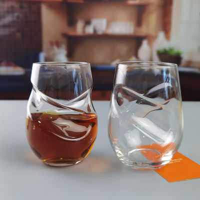 calidad Vidrieras de vino tinto de cristal giratorio torcido 250 ml sin tallo fábrica