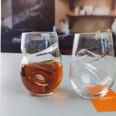 calidad Vidrieras de vino tinto de cristal giratorio torcido 250 ml sin tallo fábrica