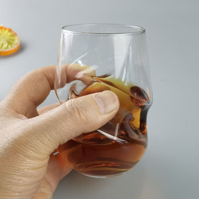 calidad Vidrieras de vino tinto de cristal giratorio torcido 250 ml sin tallo fábrica